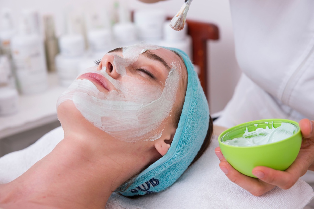 Kosmetische Gesichtsbehandlung bei mel medical cosmetic